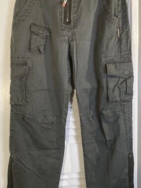Utility Straight Leg Cargo Pants in Olive Green